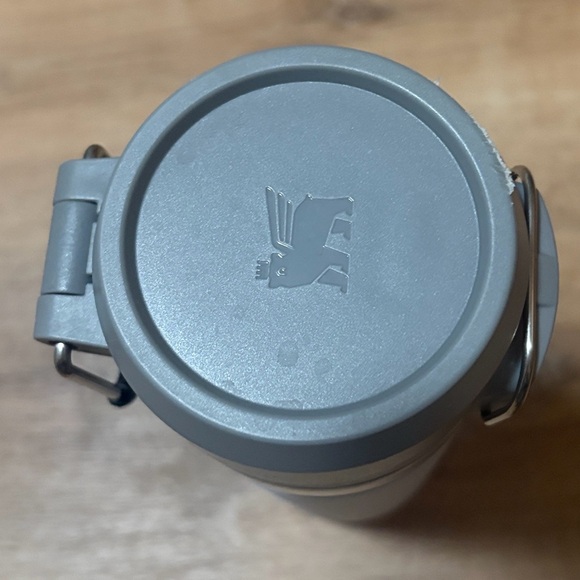 Stanley The Quick Flip Go Water Bottle 24 OZ - Picture 2 of 6